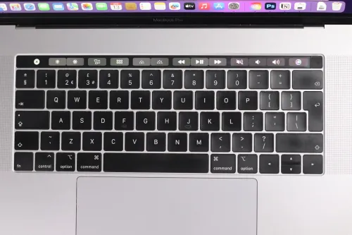 MacBook Pro 2018 (15.4") - Touch Bar - i7 6-Core / 16GB RAM / 500GB SSD - Très Propre