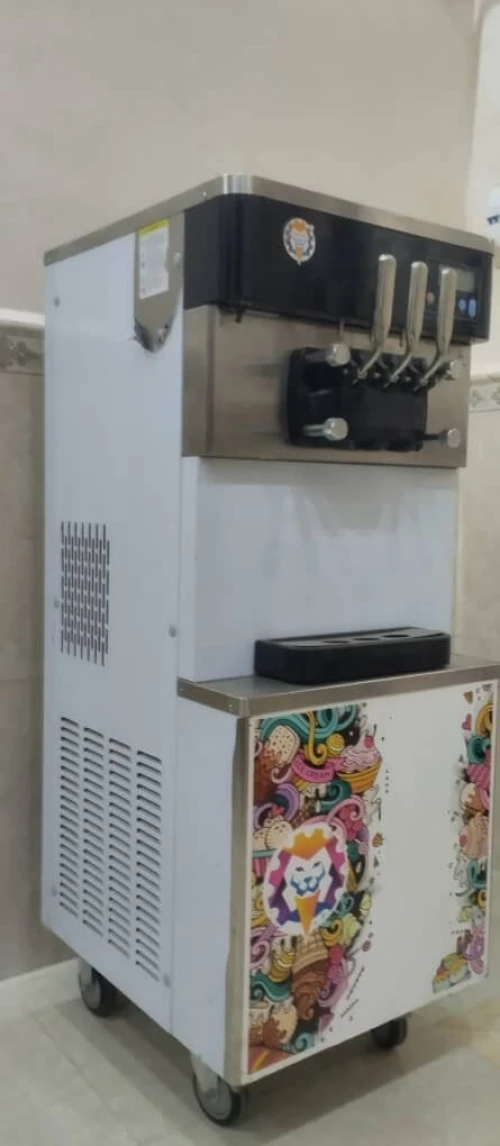 MACHINE A GLACES