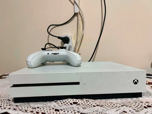 Xbox One s avec manette