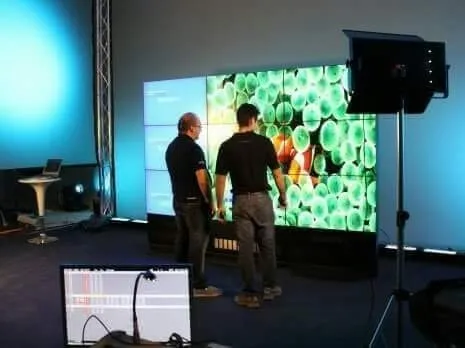 Location Ecrans Geant À LED Mur D'images Full HD/ BORNE TACTILE