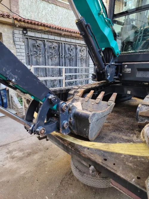location mini pelle 2t5 avec bris roche