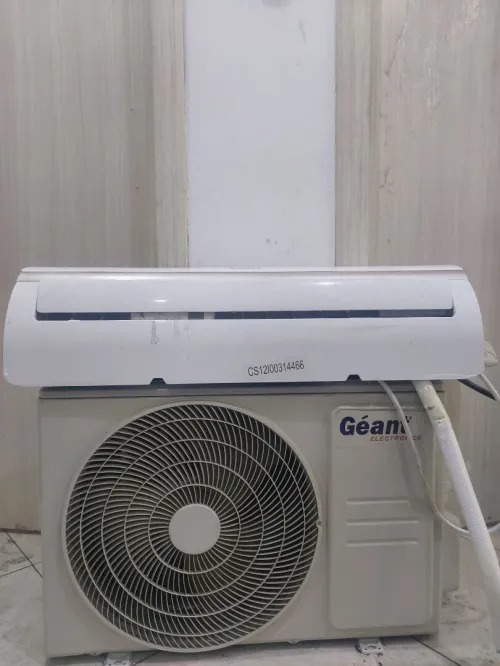 Climatiseur Géant 12000 BTU (occasion très bon état)