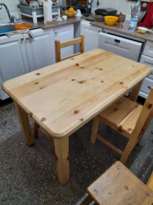 Table 1m18cm sur 70 cm