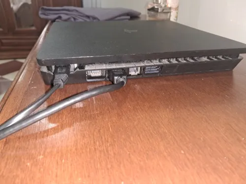 Ps4 slim 500 gb bonne occasion avec 8 jeu sans manette
