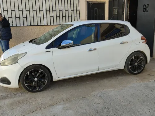 Peugeot 208 2015 Active Facelift
