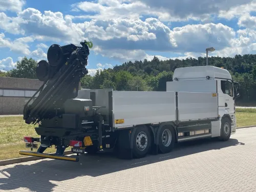 CAMION PLATEAU GRUE 