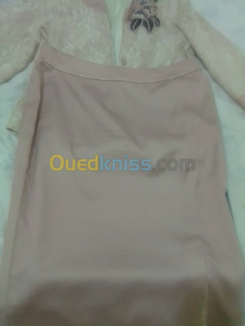 Tailleur femme taille 40/42 pour fêtes jupe midi