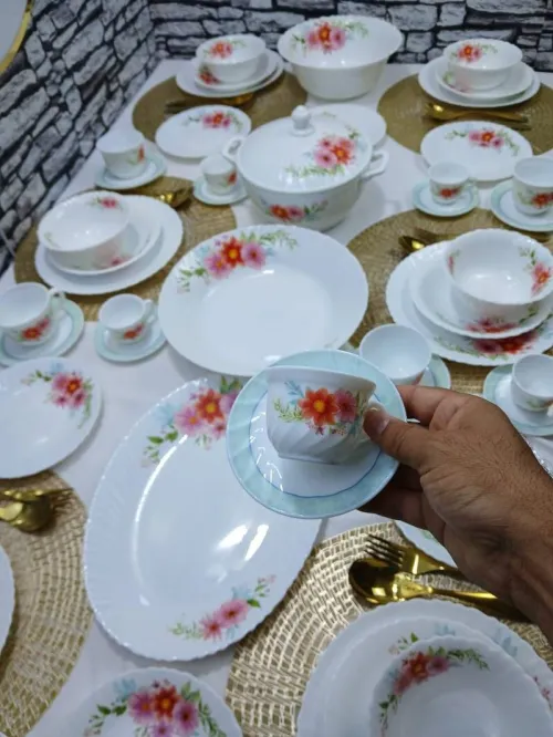 Service A Table 53 Piece A Fleur Rouge