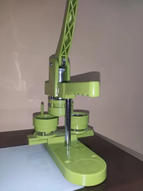 Machine PINS macaron 