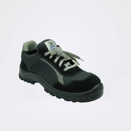 Chaussures de Sécurité et de Protection en Différentes Gammes : Hautes, Basses, PVC..