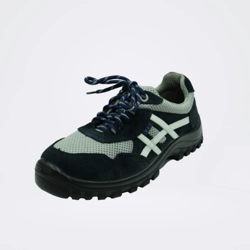Chaussures de Sécurité et de Protection en Différentes Gammes : Hautes, Basses, PVC..