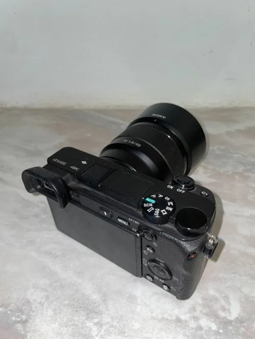 Sony A6400 + Sony 50mm f/1.8