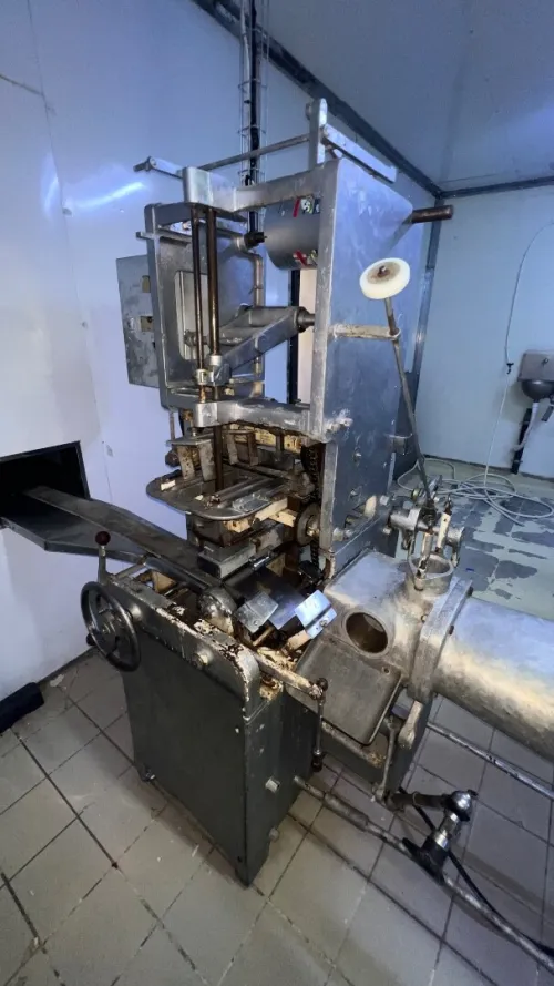 Vente de matériel pour laiterie, fabrication de fromage et fromage fondu, pour ateliers et usines.