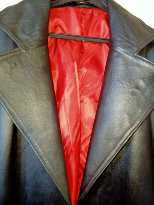 Veste cuir une vrai cuir haja bazaaf shaba ou twiila (long) tlabas XL/XXL prix dyalha 45000 DZ
