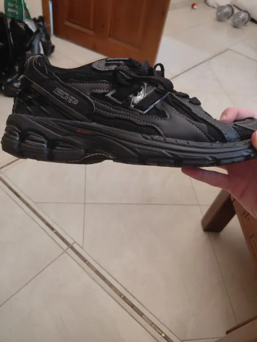 New balance 1906 jdida melbousa 5tra wahda la taille 41.5 prix 9000 b négociation