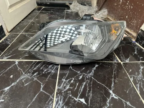 Phare a droite seat ibiza 2024