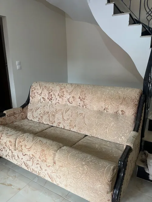 Fauteuil et deux banquette