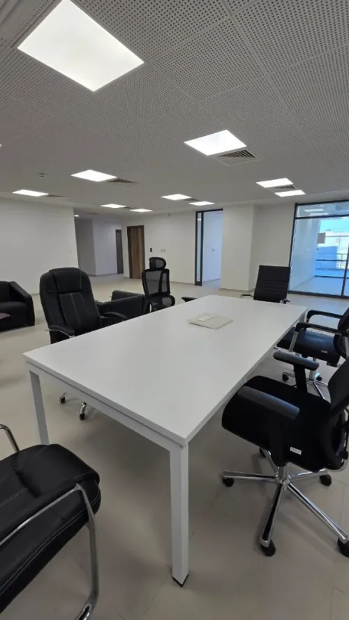 Gamme de mobilier de bureau blanche élégante