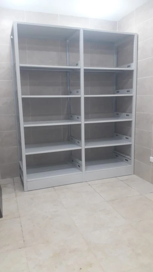 Armoires métalliques et vestiaires disponibles