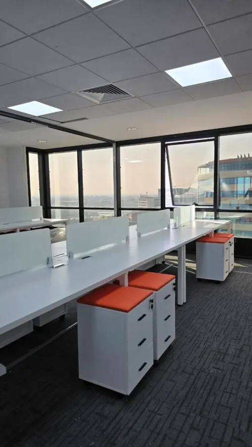 Gamme de mobilier de bureau blanche élégante