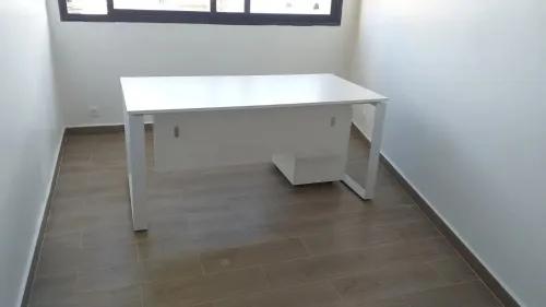 Gamme de mobilier de bureau blanche élégante