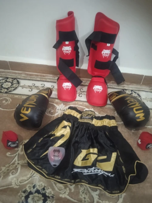 + Les gants de boxe+protège tibia+protège pieds+ bandage +cuisse tte