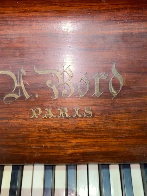 Piano h,bord paris