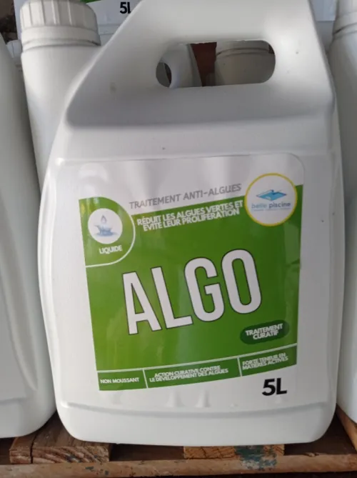 Disponible chez nous produits nettoyage piscine 