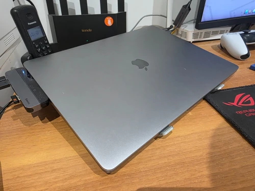 MacBook Pro 16" 2019 i9 8 coeurs 16GB/1TB Nvme AMD Radeon 5500M Pro 4 Go + UHD 1536 Mo Cycle 269