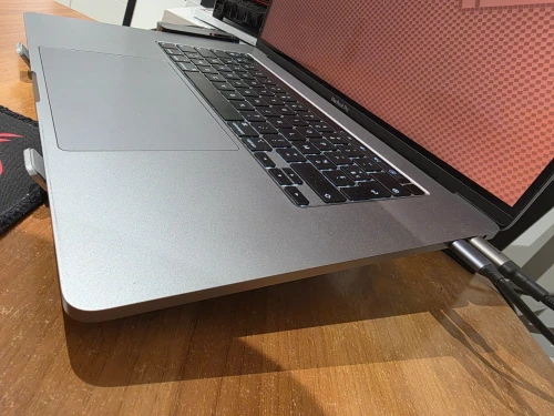 MacBook Pro 16" 2019 i9 8 coeurs 16GB/1TB Nvme AMD Radeon 5500M Pro 4 Go + UHD 1536 Mo Cycle 269