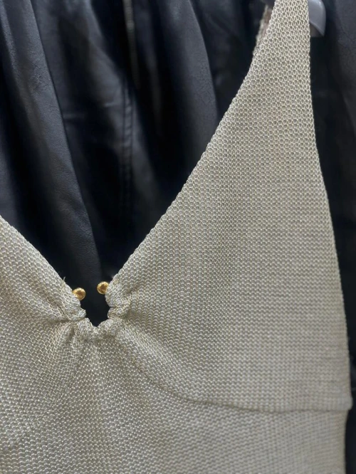 Robe de soirée dorée décolletée