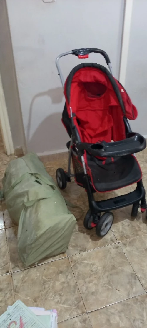 عربة اطفال في حالة جيدة