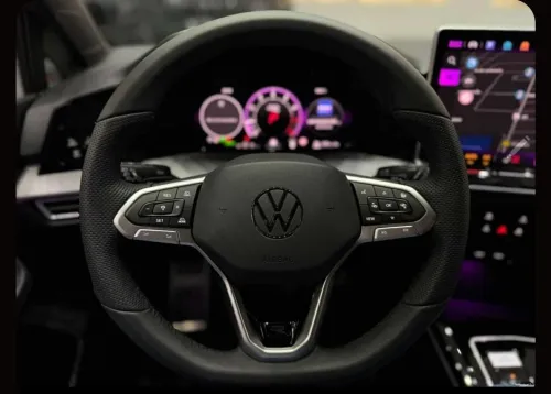 Volkswagen Golf 8 2025 R-Line