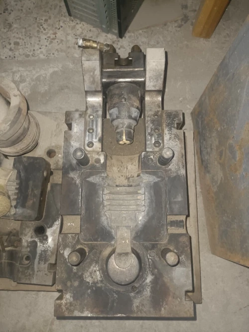 Moule pour l'injection du Piston CONTI