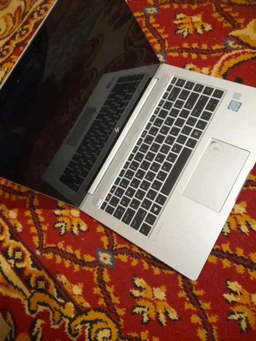 HP EliteBook 1040 G4  Windows 10 Pro
