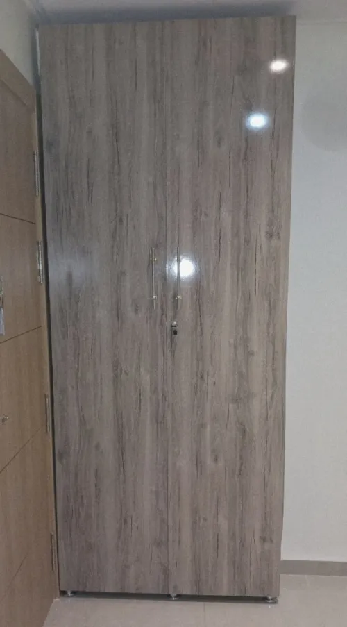 Dressing collé au mur