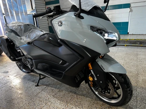 Yamaha Tmax 2025