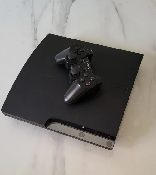 PS3 slim 300gb flashe avec plain de jeux
