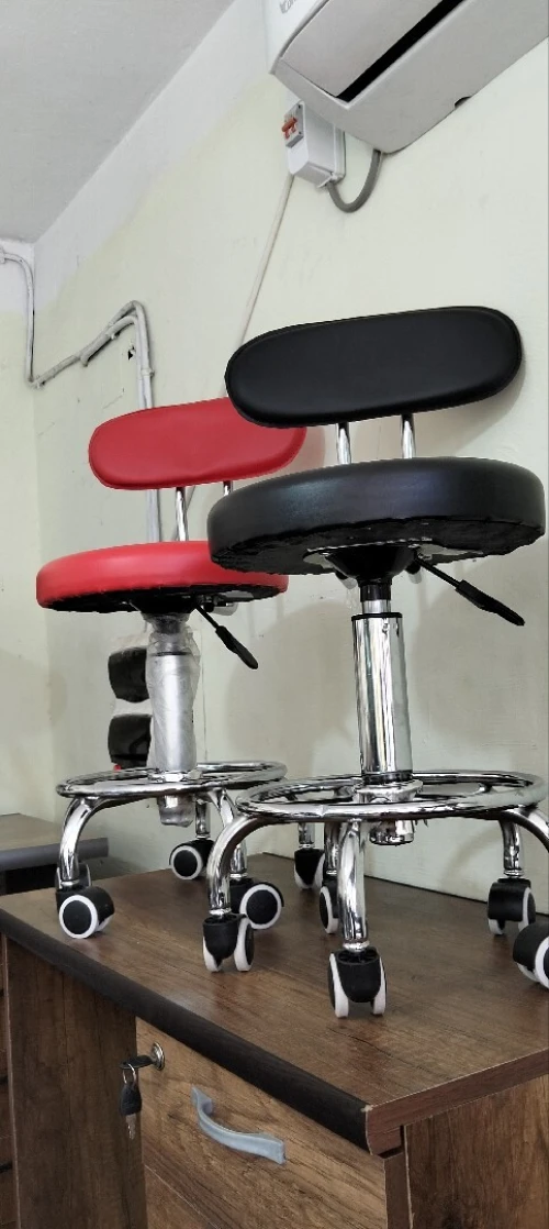 Chaise laboratoire avec roulettes