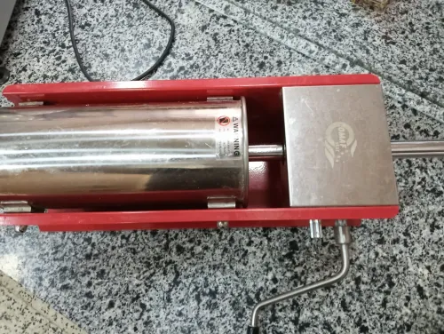 Vends hachoir et poussoir 