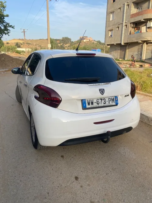 Peugeot 208 2013 Alluer