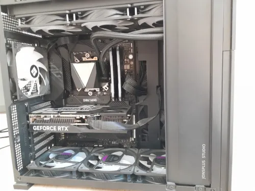 Config Ryzen 7 5800X3D + RTX 4070 + 32GB ram