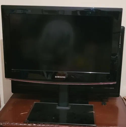 3 télévisions
