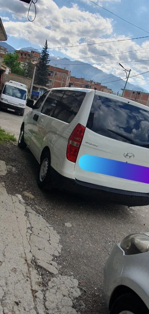 Hyundai H1 