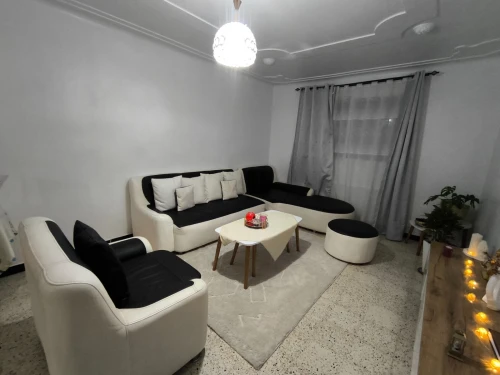 Salon 7 à 8 places + 1 pouf