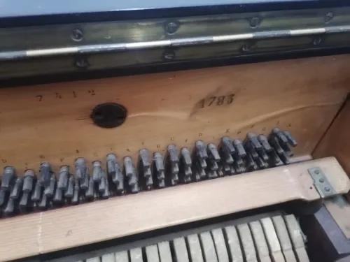 Piano vertical ou droit