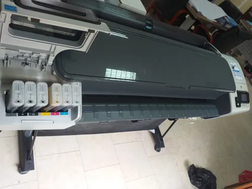 TRACEUR HP T795 A0 44" + système d'encre rechargeable 