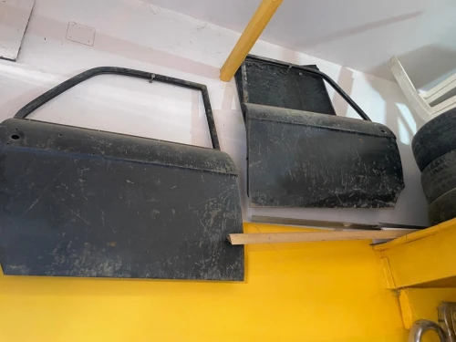 02 portes + 1 paneau de Porte + Porte de cofre arriere 02 bas de caisse et 02 parchocs avant et arriere