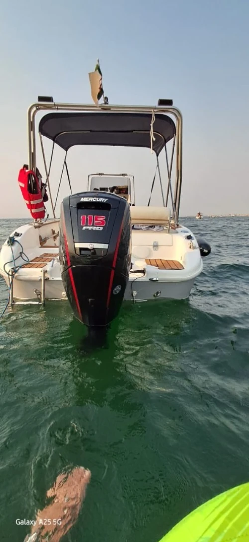 Bateau hors bord