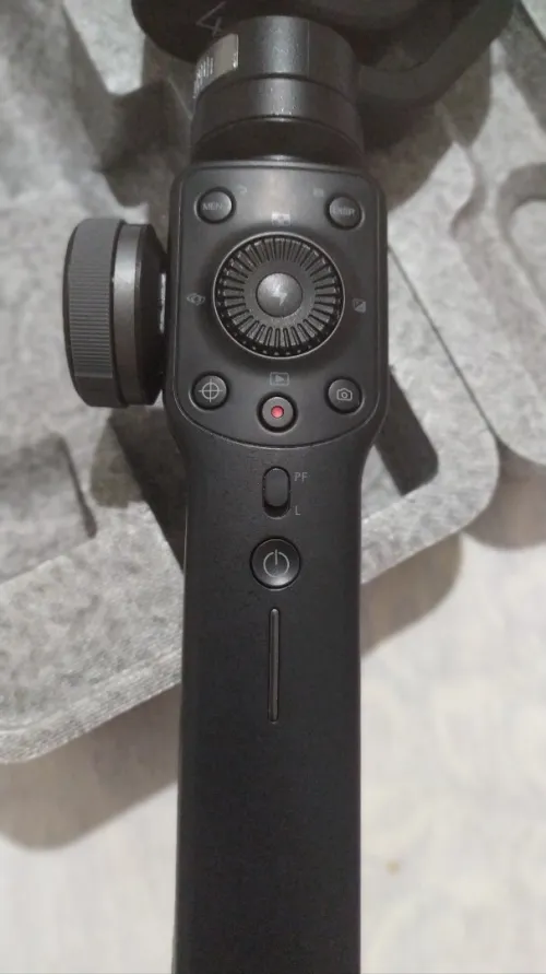 stabilisateure smartphone zhiyun smouth 4 